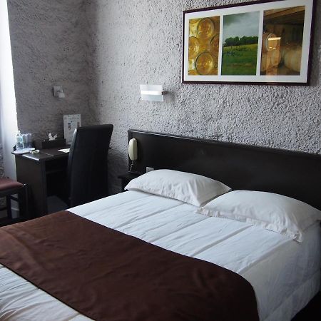 Logis Hostellerie Des Ducs Duras Esterno foto