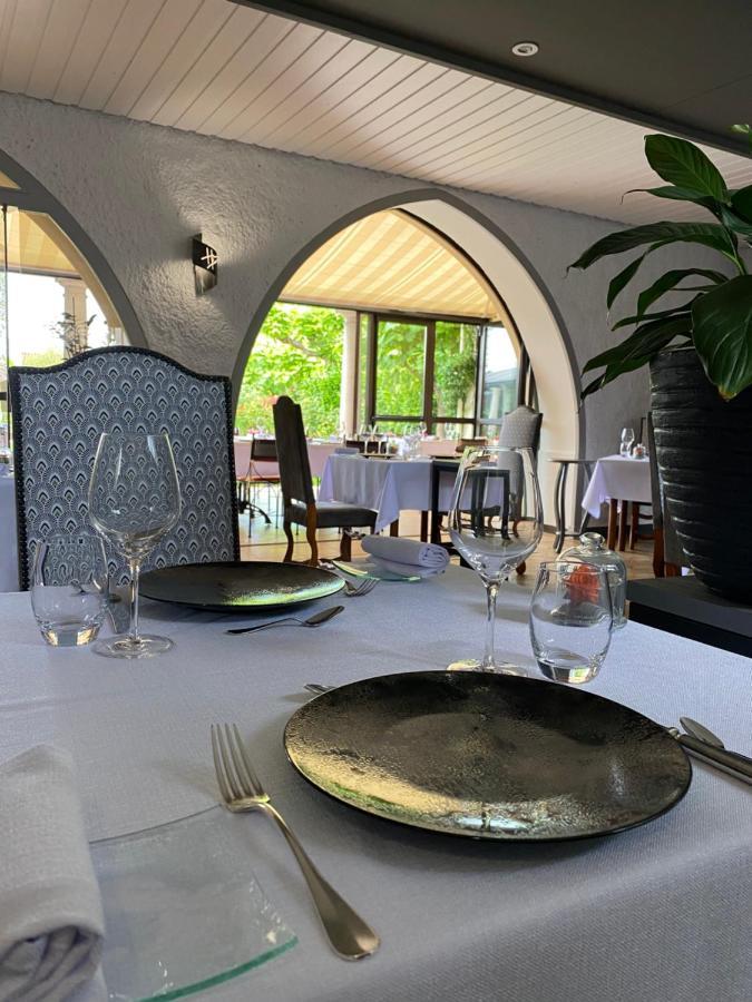 Logis Hostellerie Des Ducs Duras Esterno foto