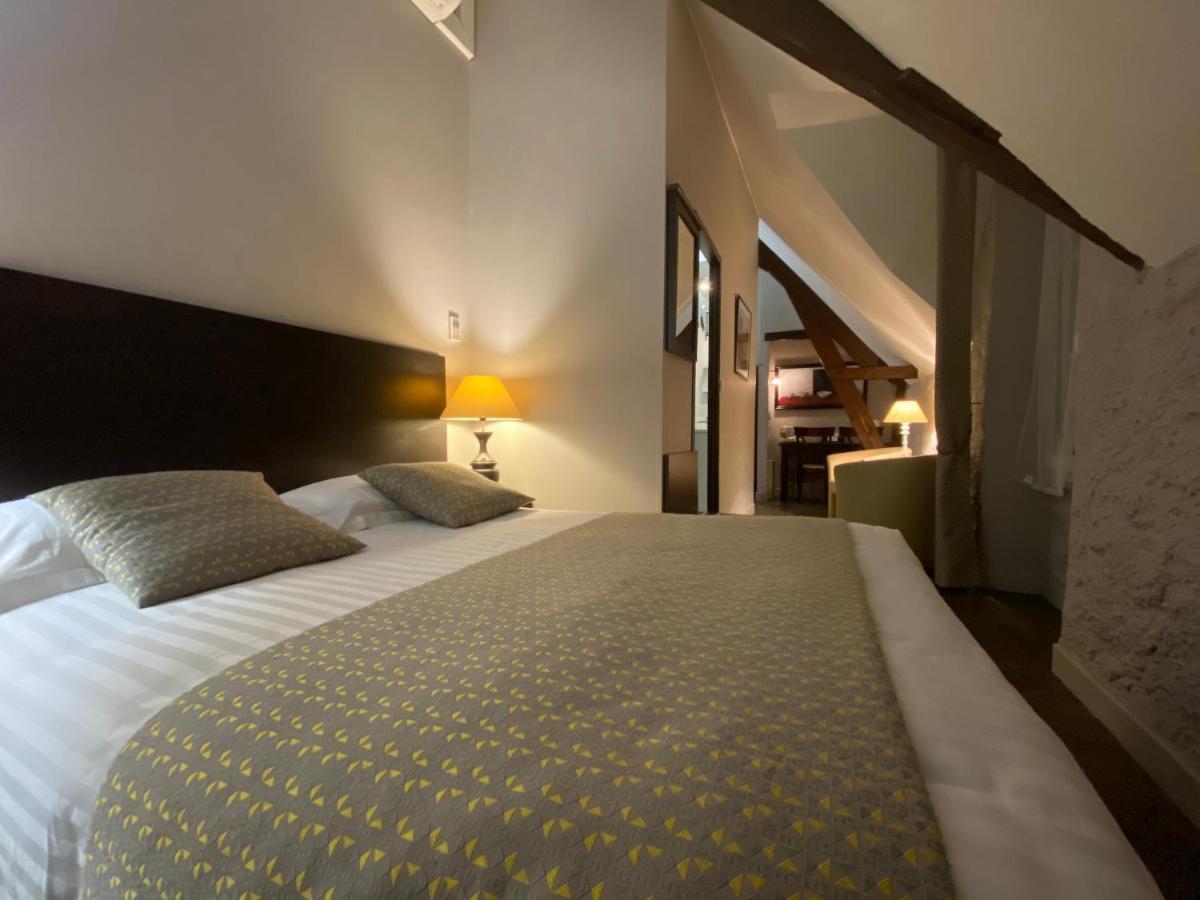 Logis Hostellerie Des Ducs Duras Esterno foto