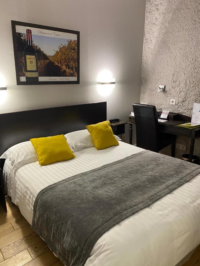 Logis Hostellerie Des Ducs Duras Esterno foto