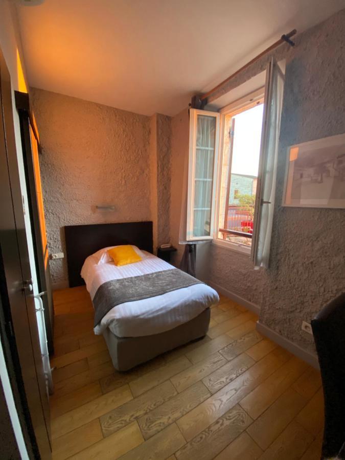 Logis Hostellerie Des Ducs Duras Esterno foto