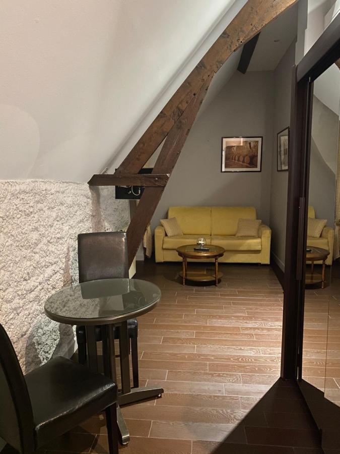 Logis Hostellerie Des Ducs Duras Esterno foto