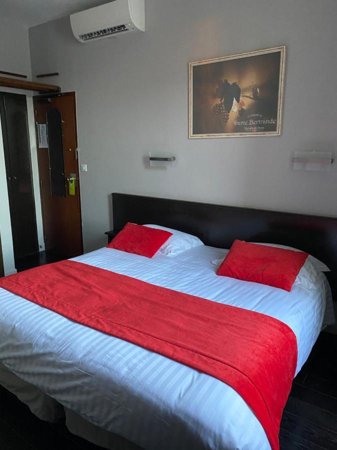 Logis Hostellerie Des Ducs Duras Esterno foto