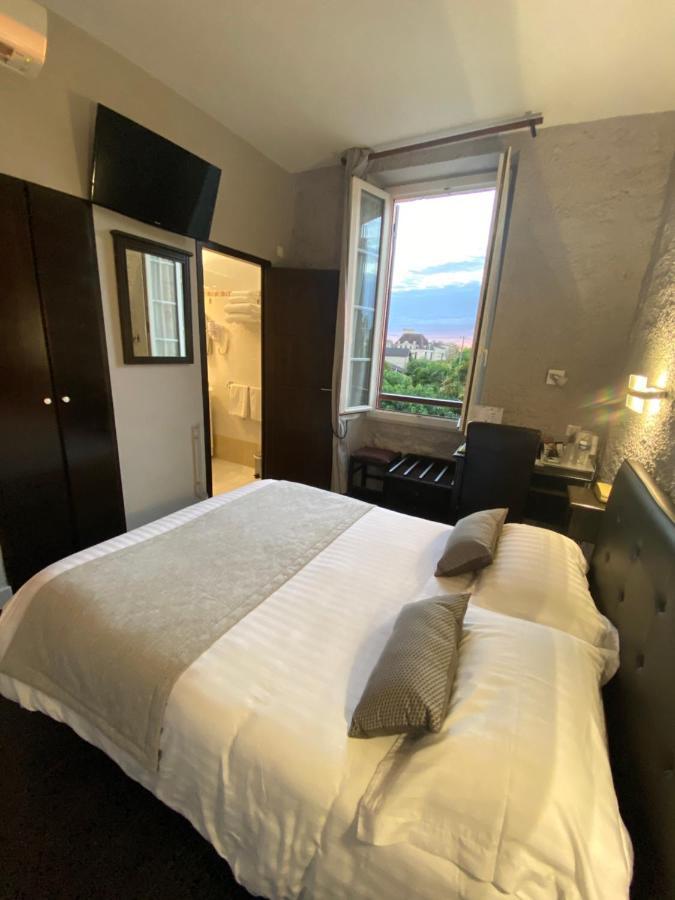 Logis Hostellerie Des Ducs Duras Esterno foto