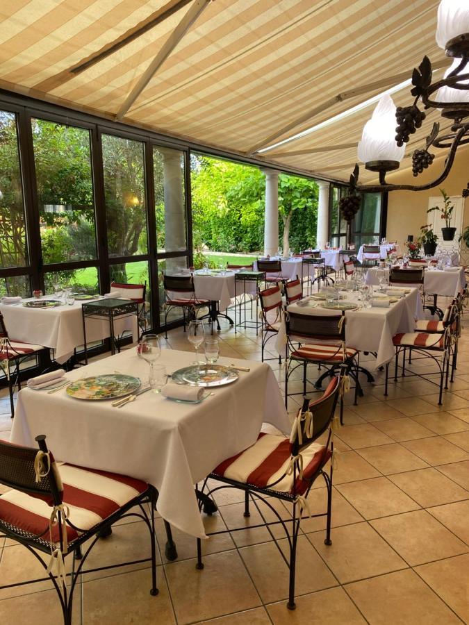 Logis Hostellerie Des Ducs Duras Esterno foto