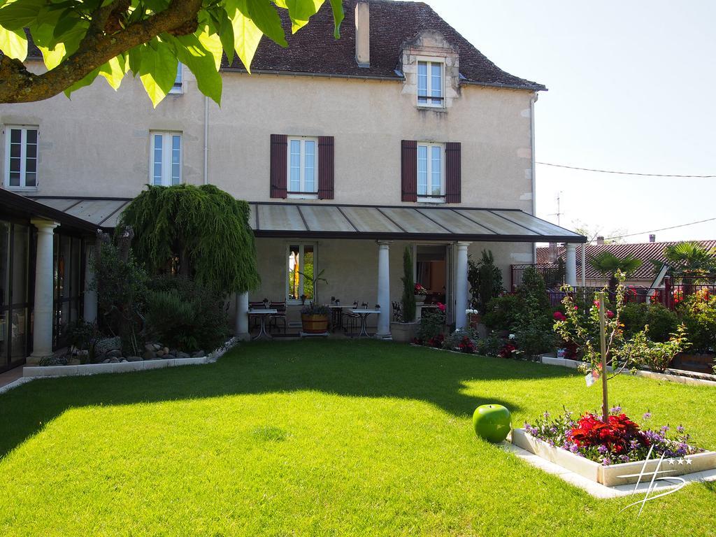 Logis Hostellerie Des Ducs Duras Esterno foto