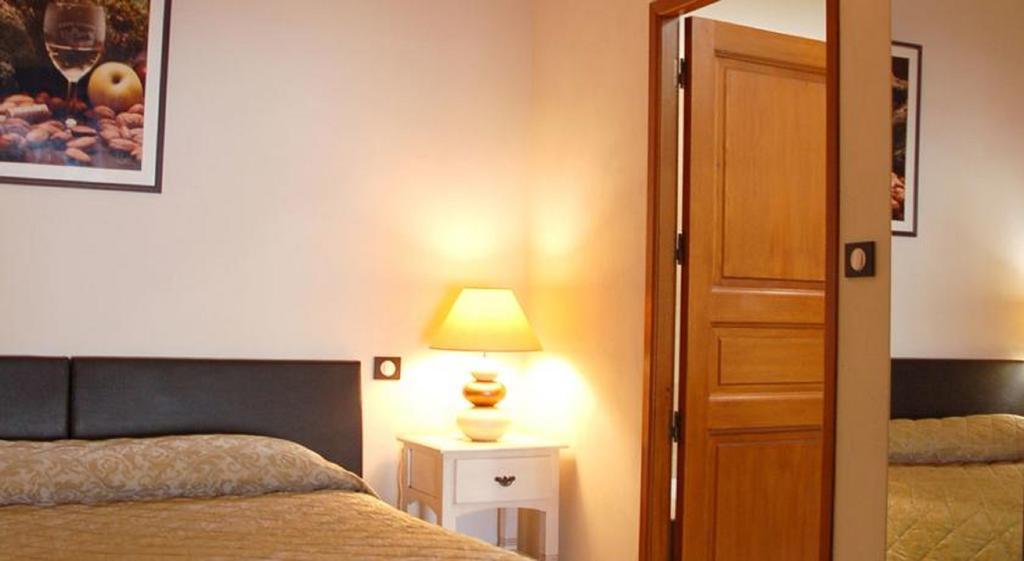 Logis Hostellerie Des Ducs Duras Esterno foto