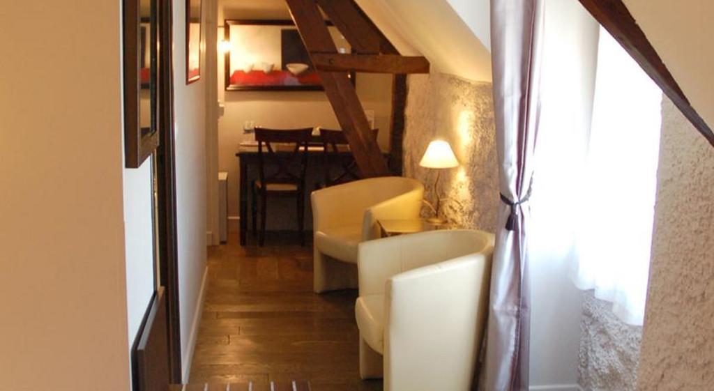 Logis Hostellerie Des Ducs Duras Esterno foto
