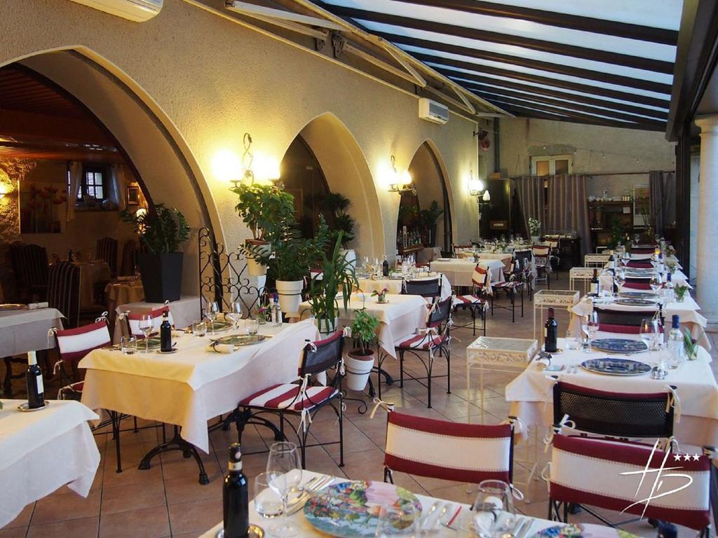 Logis Hostellerie Des Ducs Duras Esterno foto