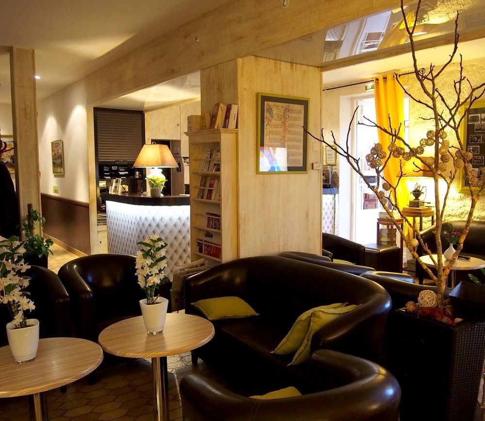 Logis Hostellerie Des Ducs Duras Esterno foto