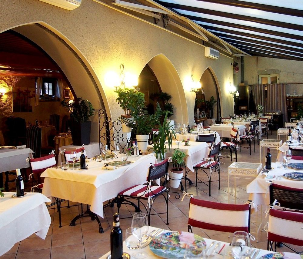 Logis Hostellerie Des Ducs Duras Esterno foto