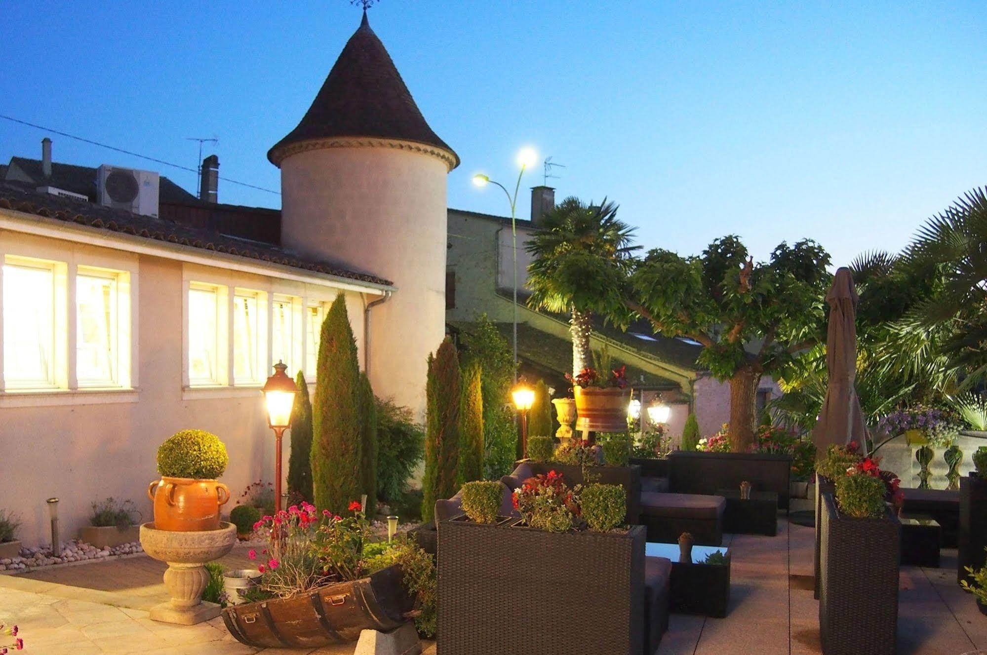 Logis Hostellerie Des Ducs Duras Esterno foto