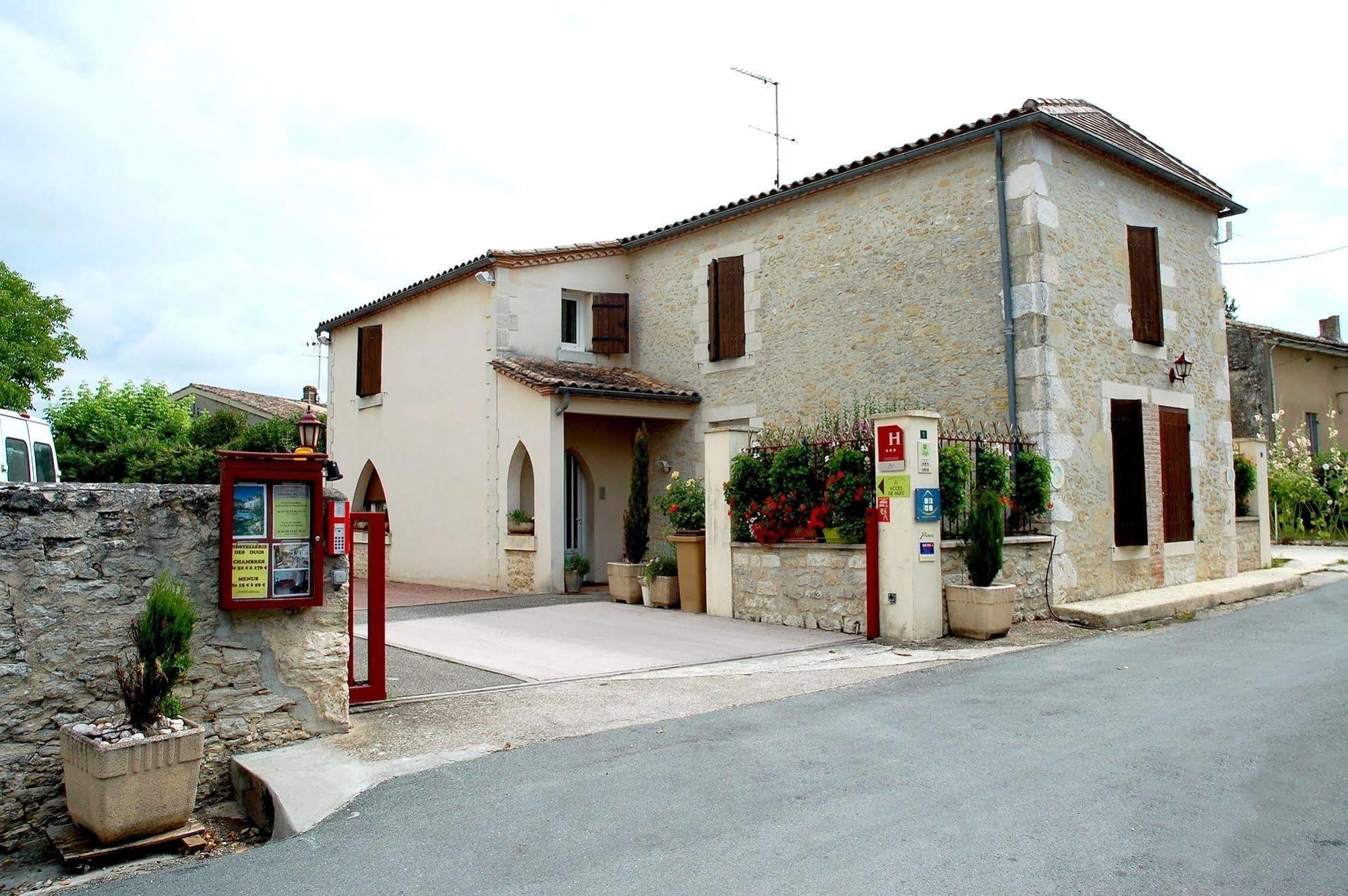 Logis Hostellerie Des Ducs Duras Esterno foto
