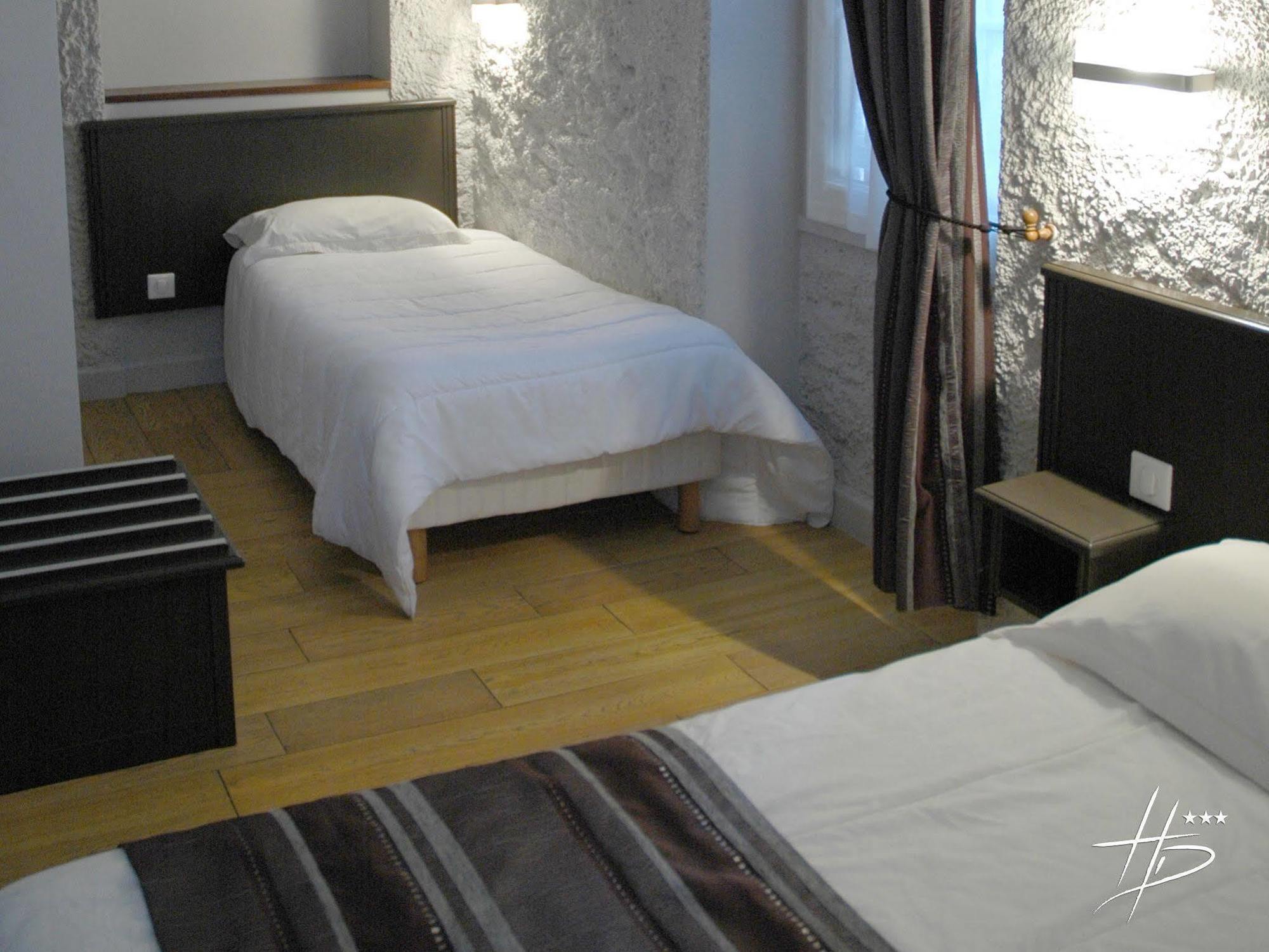 Logis Hostellerie Des Ducs Duras Esterno foto